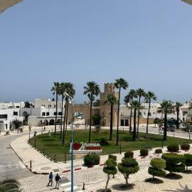 Bungalow avec salon, une chambre, et balcon avec vue sur le port à Port El Kantaoui, Sousse, hotel u gradu Sus
