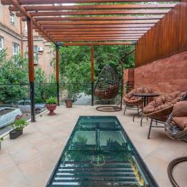 Condo in center Tbilisi with Terrace, hotel em Tbilisi