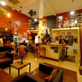 Route 76 Guest House, hotel u gradu Sen Monorom