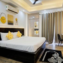 The Empire Studioz Hotel Golf Course Road Studio with Kitchen & Balcony One Horizon Center Paras Hospital Cyber City: Gurgaon şehrinde bir otel