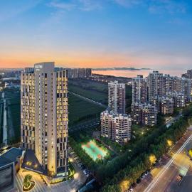 Doubletree By Hilton Yantai Golden Coast Hotel & Suites، فندق في يانتاى