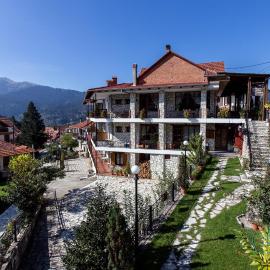 Hotel Dryades, hotel Eláti Trikálonban