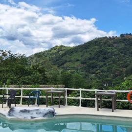 Eco Aldea Topacio, hotel in Sasaima