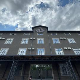 Grand Way Hotel, hotel em Taraz