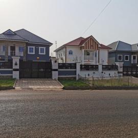 1 Bed Apartment Sleeps 2 - Parking Garden Wifi, hotel in Accra