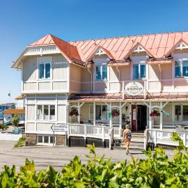 Strandvillan Hotell och Bed & Breakfast โรงแรมในลือเซชิล
