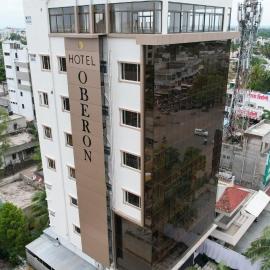 Hotel Oberon, hotel di Solapur