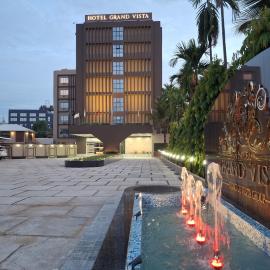 Viesnīca Hotel Grand Vista Dimāpurā