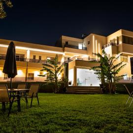 Airscape Hotel Free Shuttle From And To Athen's Airport, готель у місті Артеміда