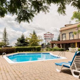 Hôtel St-Bernard, hotel u gradu 'Saint-Bernard-de-Lacolle'
