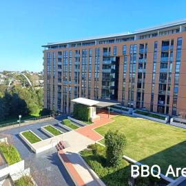 Luxury Condo 2Bedrooms near Olympic Park CBD, hotel em Sydney