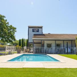Brit Hotel Confort Manosque Cadarache, ξενοδοχείο σε Μανόσκ
