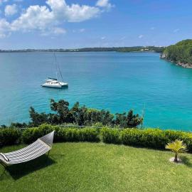 Oceanfront Dock of the Bay Retreat, hotel en Scotts Hill