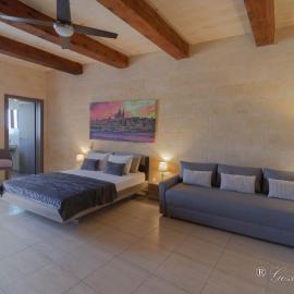 Hollies, hotel en Qala