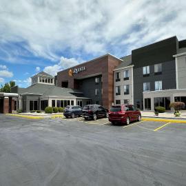 La Quinta Inn & Suites by Wyndham South Holland, hotel in South Holland