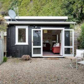 Tiny Home Big Vibes in Central Napier, hotel Napierben