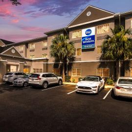 Best Western Patriots Point, hotelli kohteessa Charleston