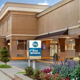 Best Western Mill River Manor, hotell i Rockville Centre