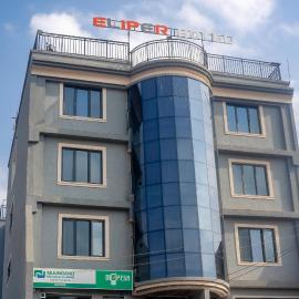 Eliper Hotel, hotel u gradu Gatura