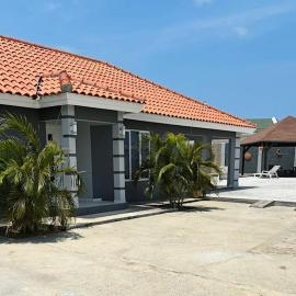 House with pool in Santa Cruz, hotel em Santa Cruz