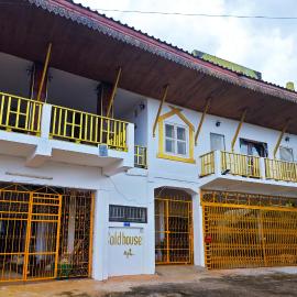 Gold house apartment: Vientiane şehrinde bir otel