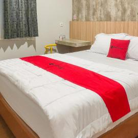 RedDoorz Syariah near Ponpes Hidayatullah Samarinda, hotel v destinaci Samarinda