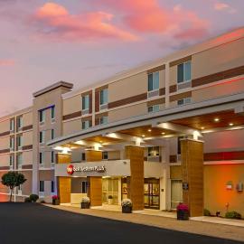 Best Western Plus North Shore Hotel: Danvers şehrinde bir otel