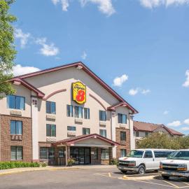 Viesnīca Super 8 by Wyndham Bloomington/Airport pilsētā Blūmingtona