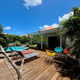 Villas Piscines - Maracudja et Bougaînvillier、レザンセス・ダルレットのホテル