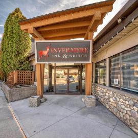 Invermere Inn & Suites, hotel v destinácii Invermere