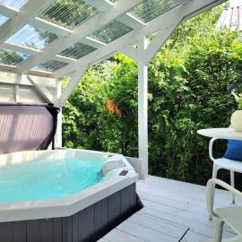 Quebec City में, होटल Boho Chic Tiny House - Hot Tub EV Chrger & Parking