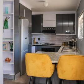 Centrally Located Luxurious Unit in CBD, hotel in Maseru