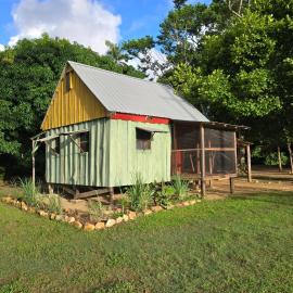 Rustic Cabin at Freshwater Creek Cabanas, hotelli kohteessa Commerce Bight Village