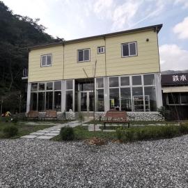 鉄木彩虹小屋, hotel a Yü-lan