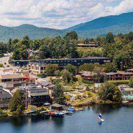Laurel Lake Placid, hotel Lake Placidban
