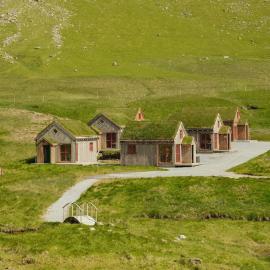 Múlafossur Cottages by famous waterfall in Gásadalur, hotel v destinácii Gásadalur