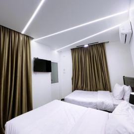 Neat & Modern Studio 2Mins Pyramids - Royal desert Inn, hotel en El Cairo