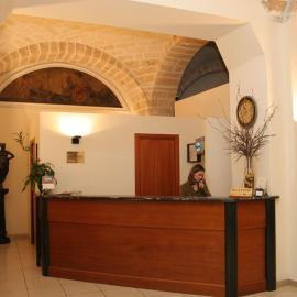 Hotel Adria, viešbutis Baryje