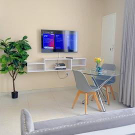 Stylish Studio Apartment in the Avenues, хотел в Хараре