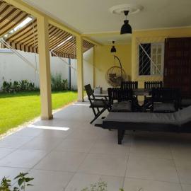 Charmante maison Riviera Golf Jardins, готель в Абіджані