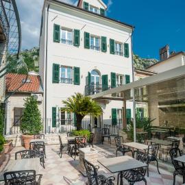 Kerber-Graz 1860, hotell i Kotor