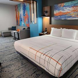 La Quinta Inn & Suites by Wyndham Austin South, hotel in Austin