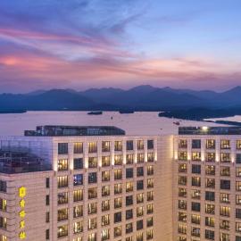 Midtown Shangri-La, Hangzhou, moments from West Lake, hotel v destinácii Hangzhou