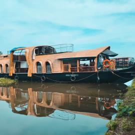 Kalappura Houseboats & Tours, viešbutis mieste Alapuža