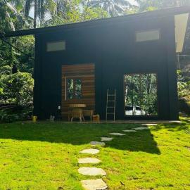 Casita Luna Tiny Home with garden kitchen wifi 2 scooters, khách sạn ở El Nido