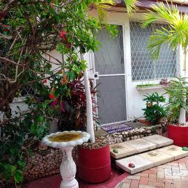 Cozy Studio Apartment-Free airport pickup and drop off, hotelli kohteessa Lordʼs Bank