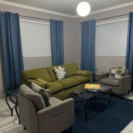 Kozy Bahamas Getaway 25mins from Airport & USA Embassy, hotel Nassauban