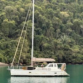 Hospedagem flutuante em Paraty Veleiro Maverick, hotel i Paraty