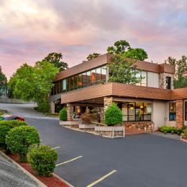 Best Western Plus Landing View Inn & Suites, hotel en Branson