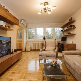 Bright, Newly Renovated Condo Near Danube River, hotel in Belgrade